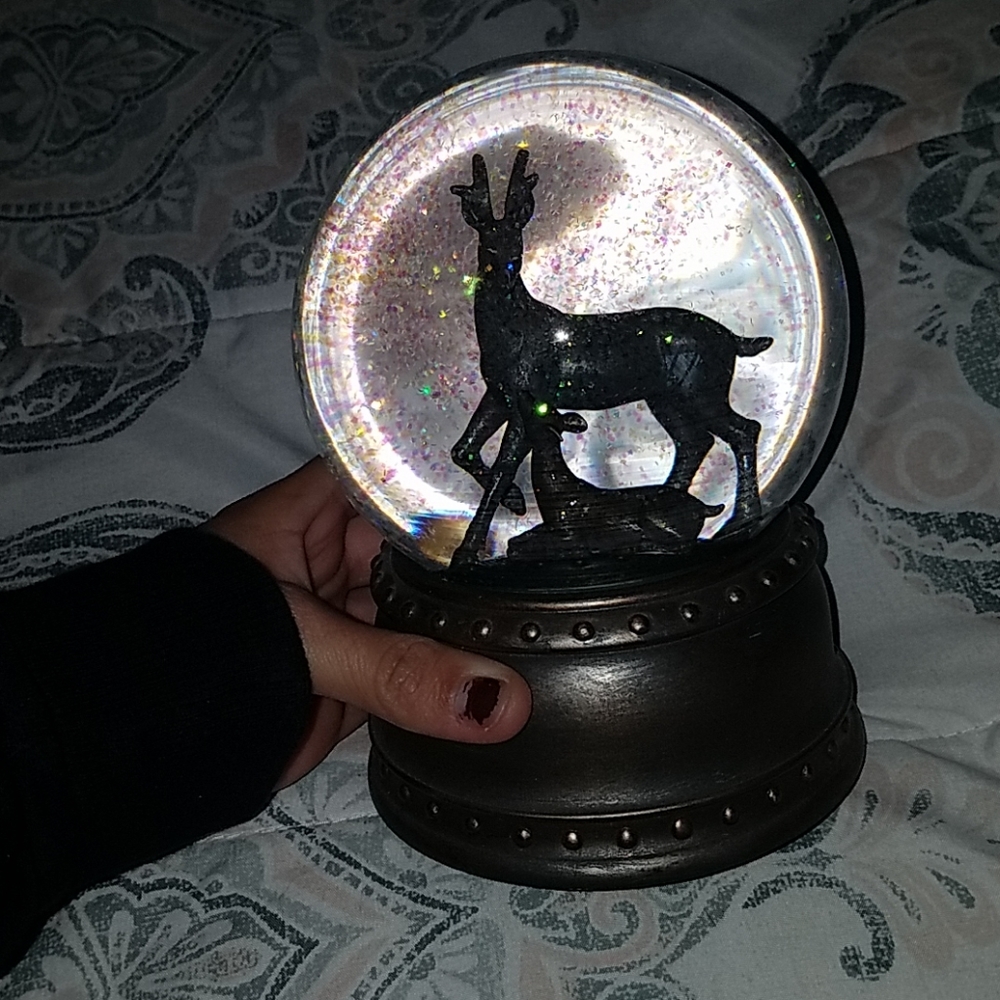 Deer snowglobe